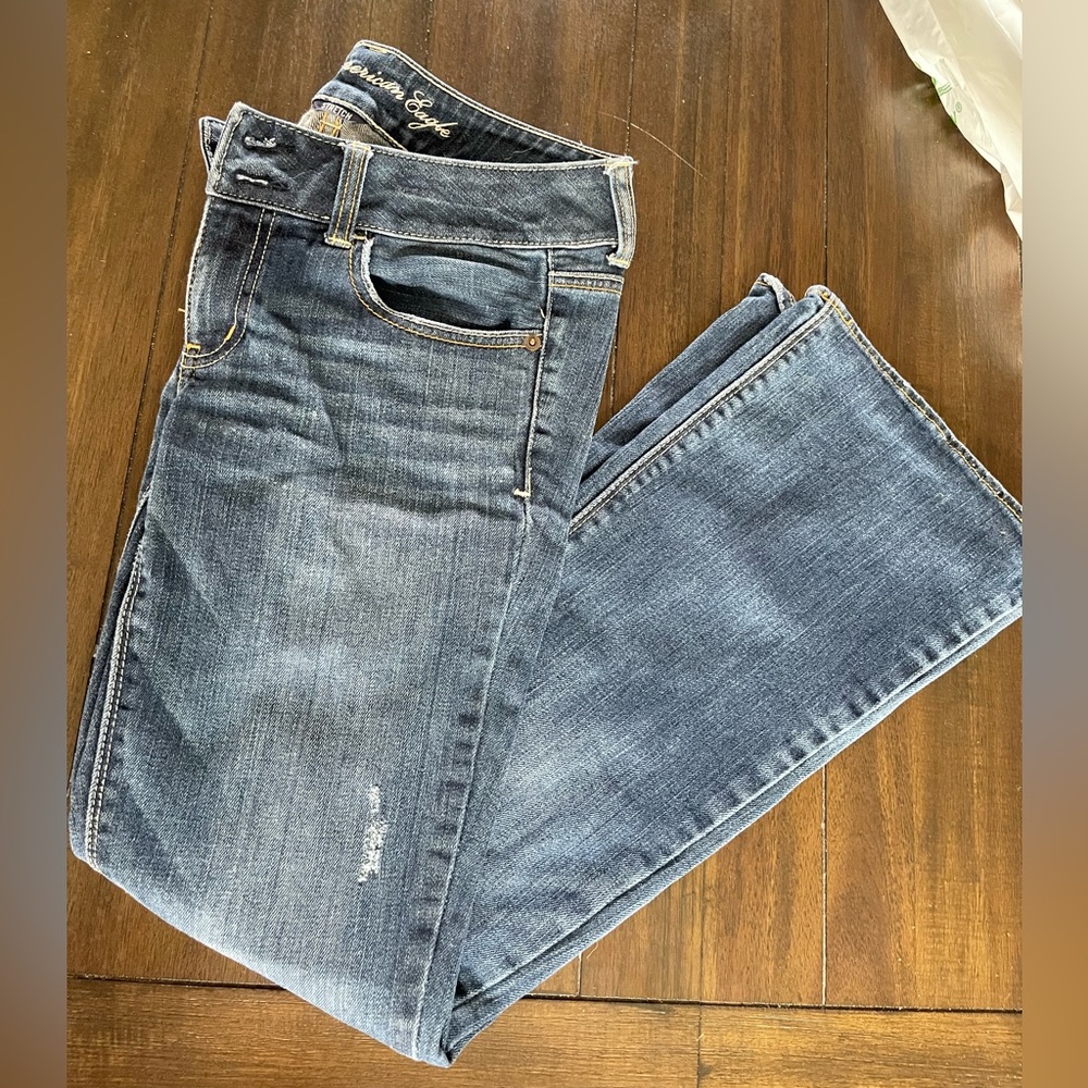 American Eagle Outfitters Medium to Dark Wash Size 6 Short Bootcut Jean